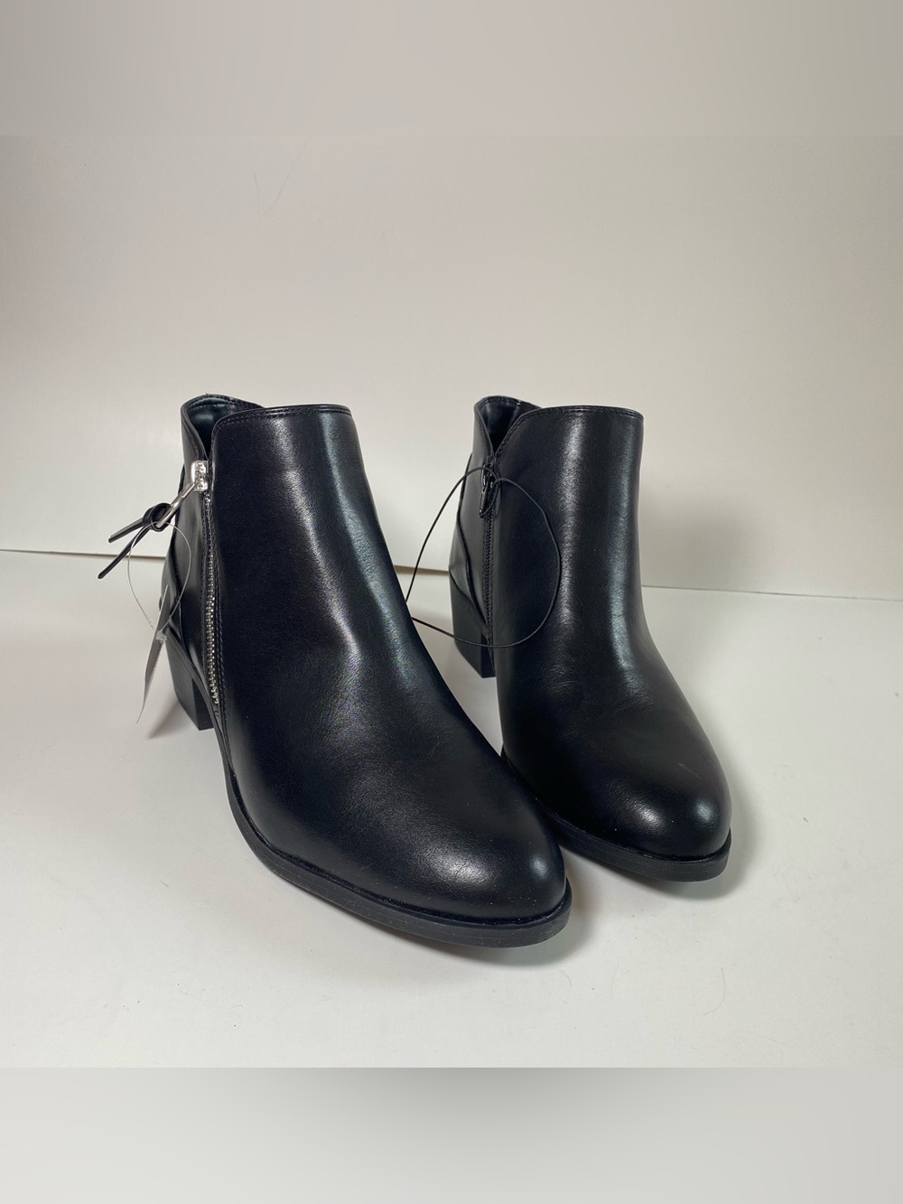 Brand new! Arizona Black Leather Ankle Boots women’s size 9.5 - Picture 2 of 7